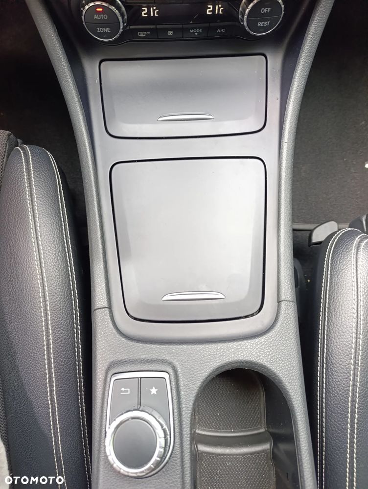Mercedes-Benz GLA 220 d 4Matic 7G-DCT - 17