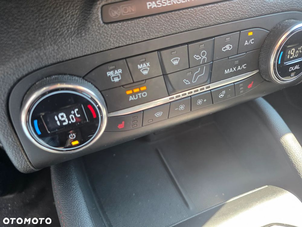 Ford Focus 1.0 EcoBoost ST-Line X - 12