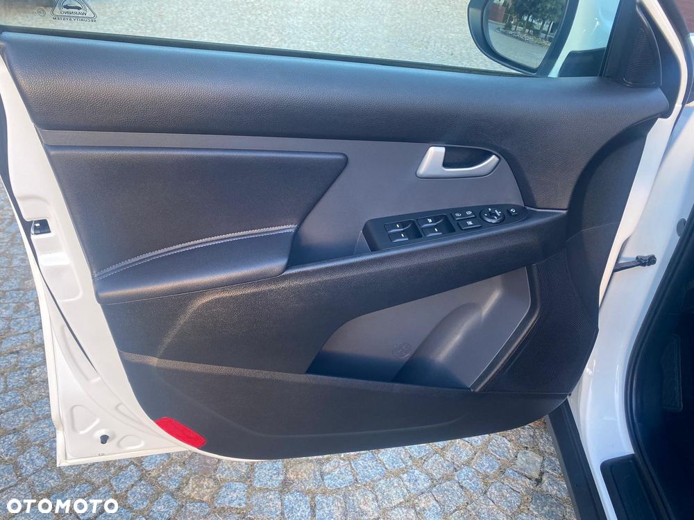 Kia Sportage 2.0 CRDI 184 4WD Automatik Fifa World Cup Edition - 40