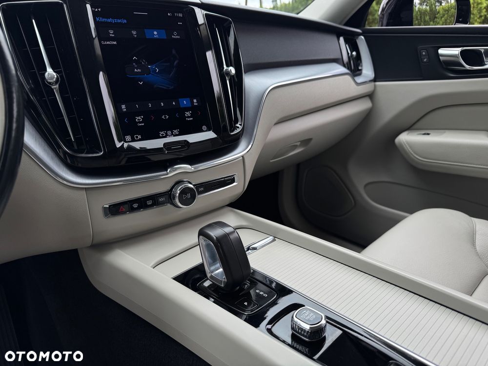 Volvo XC 60 B4 D AWD Geartronic Momentum Pro - 21