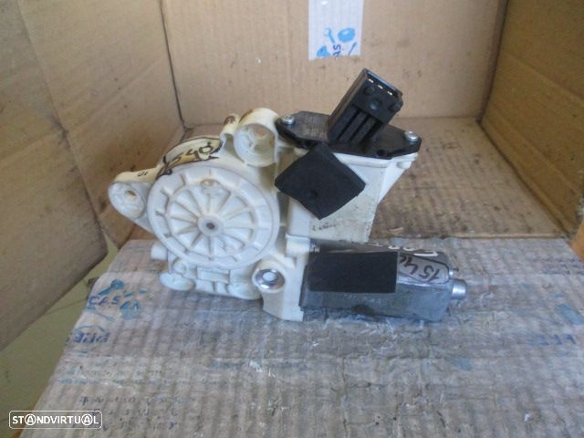 Motor Elevador Vidro 106046103 OPEL VECTRA C SW 2005 FD - 3