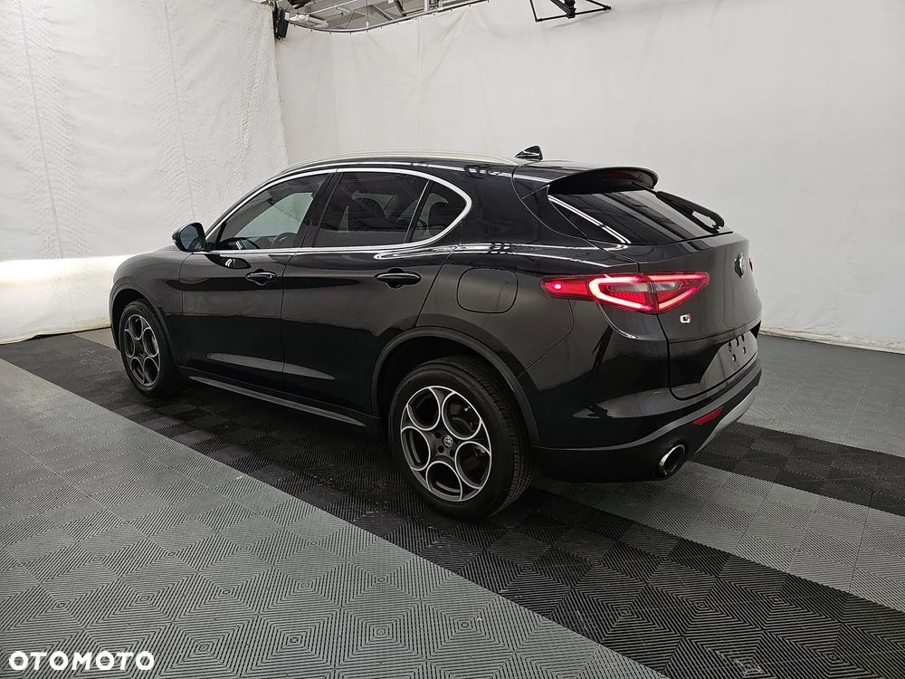 Alfa Romeo Stelvio 2.0 Turbo 16V AT8-Q4 Ti - 6