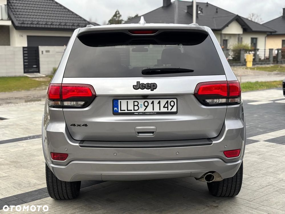 Jeep Grand Cherokee - 14