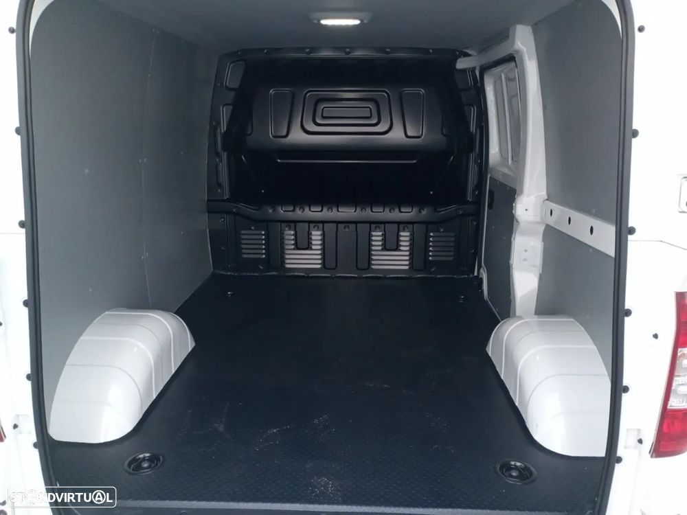 Maxus eDeliver3 Cargo Van SWB 35kWh MY21 - 6