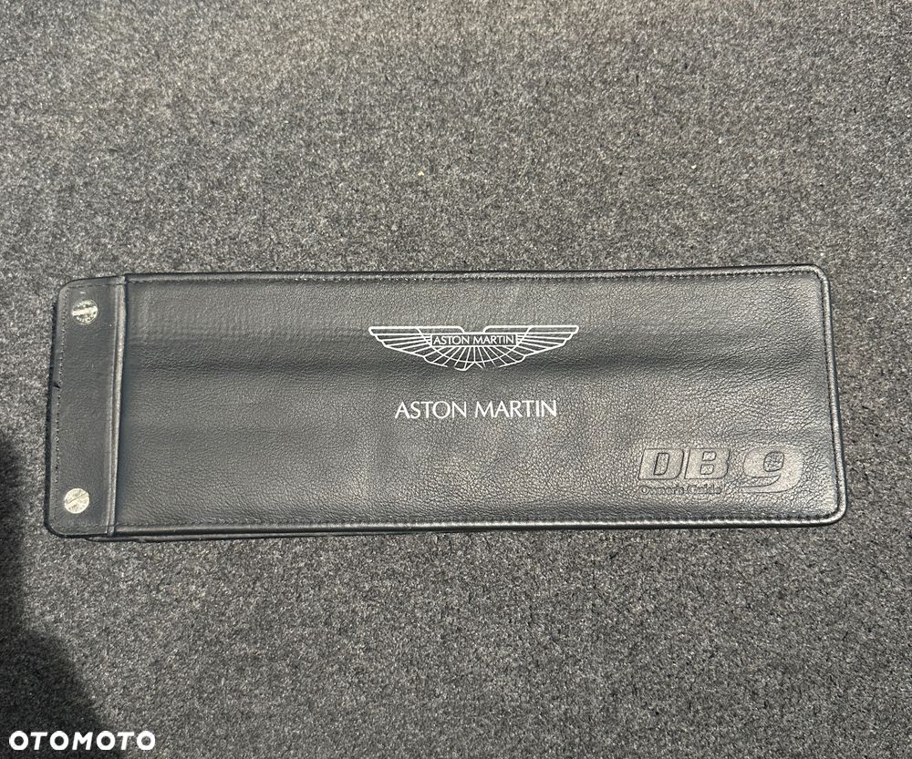 Aston Martin DB9 Standard - 29