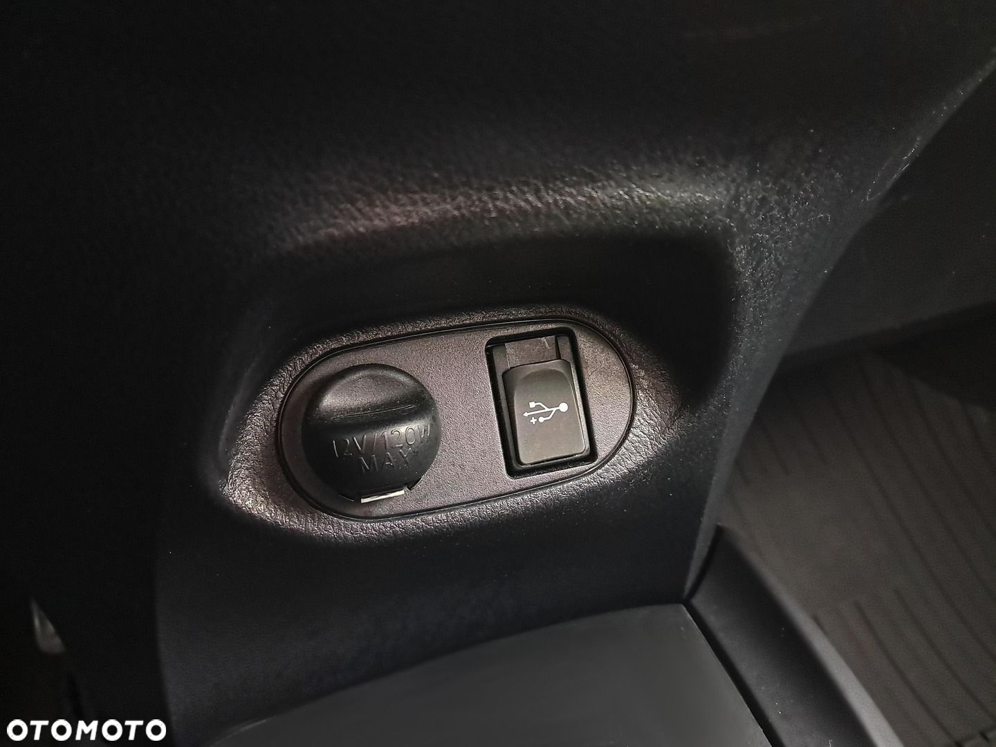 Toyota Yaris - 24