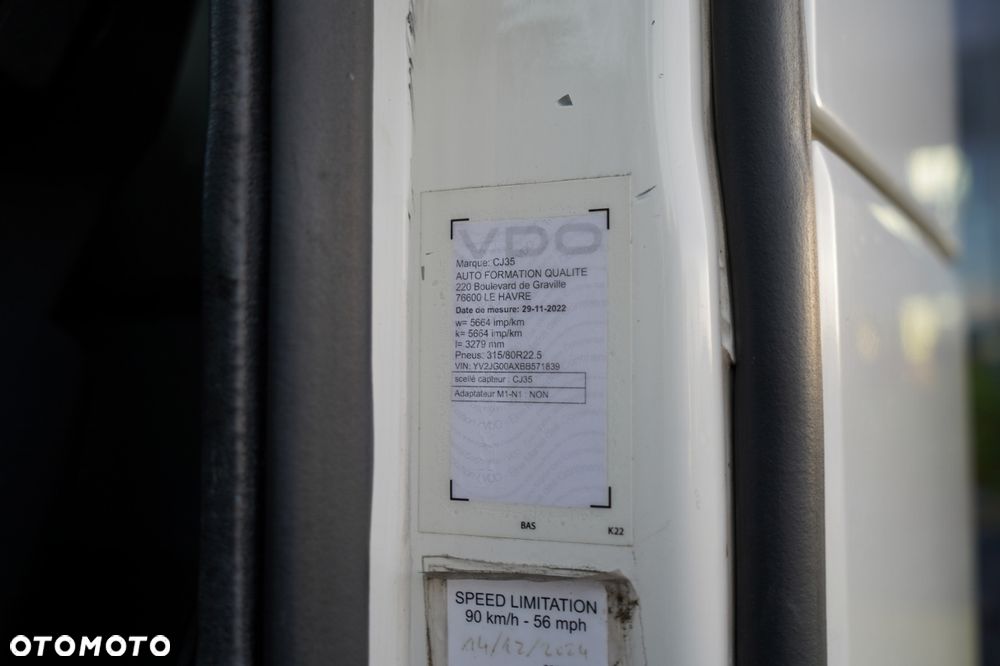 Volvo FM 380 / PEŁNY ADR  / KABINA DZIENNA / I-SHIFT / 13 LITROWY / - 38