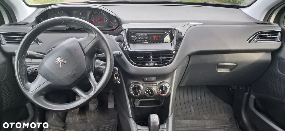 Peugeot 208 - 10