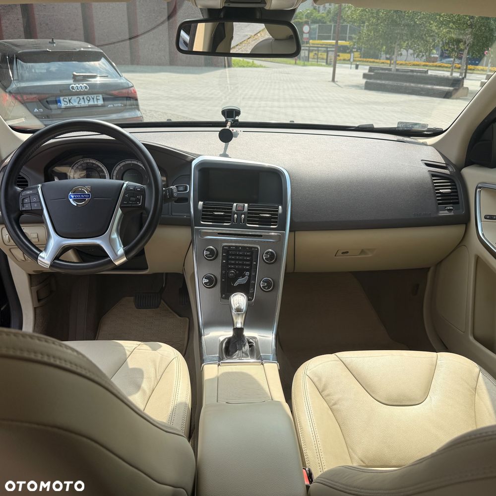 Volvo XC 60 D5 AWD Momentum - 9