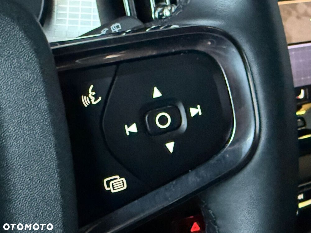 Volvo XC 40 B3 Plus Dark - 17