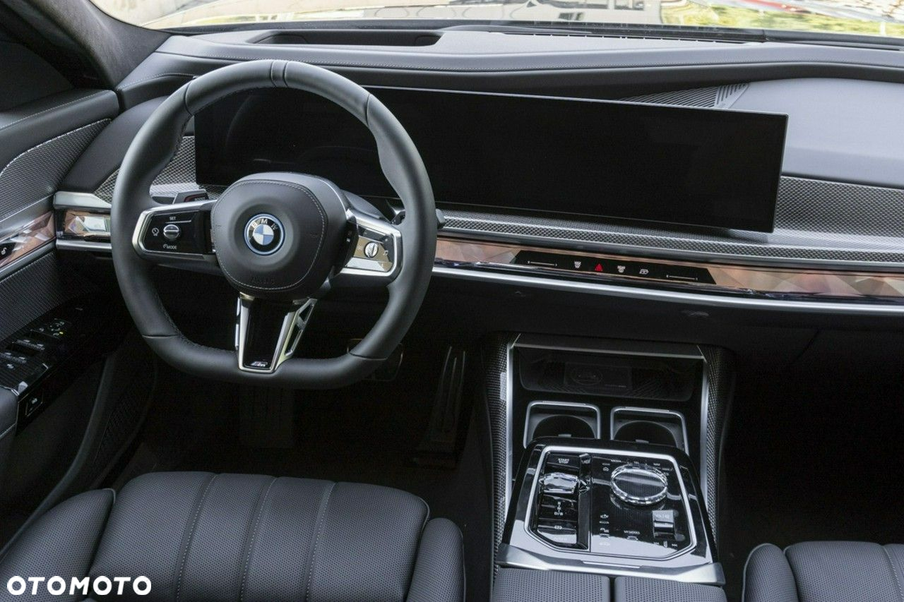 BMW i7 - 12