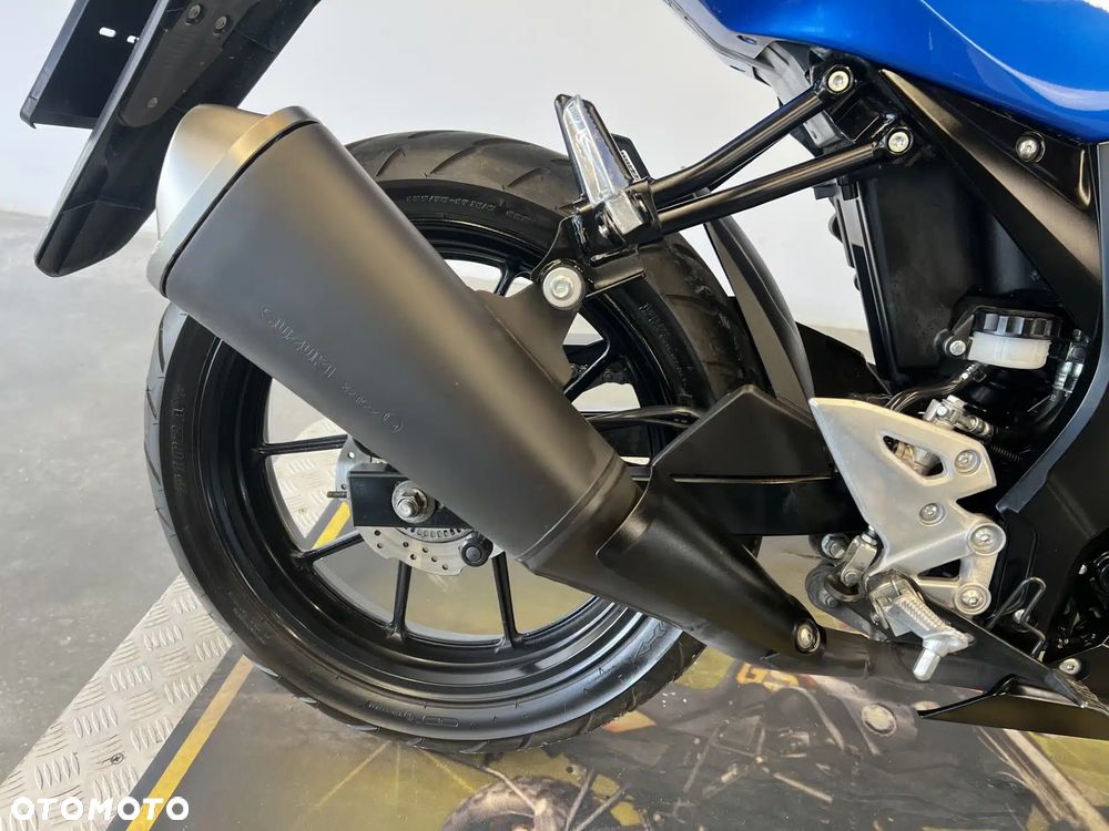 Suzuki GSX - 27