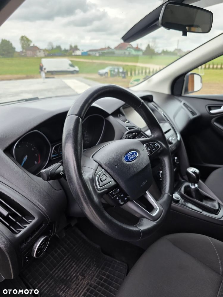 Ford Focus 1.0 EcoBoost Titanium - 24