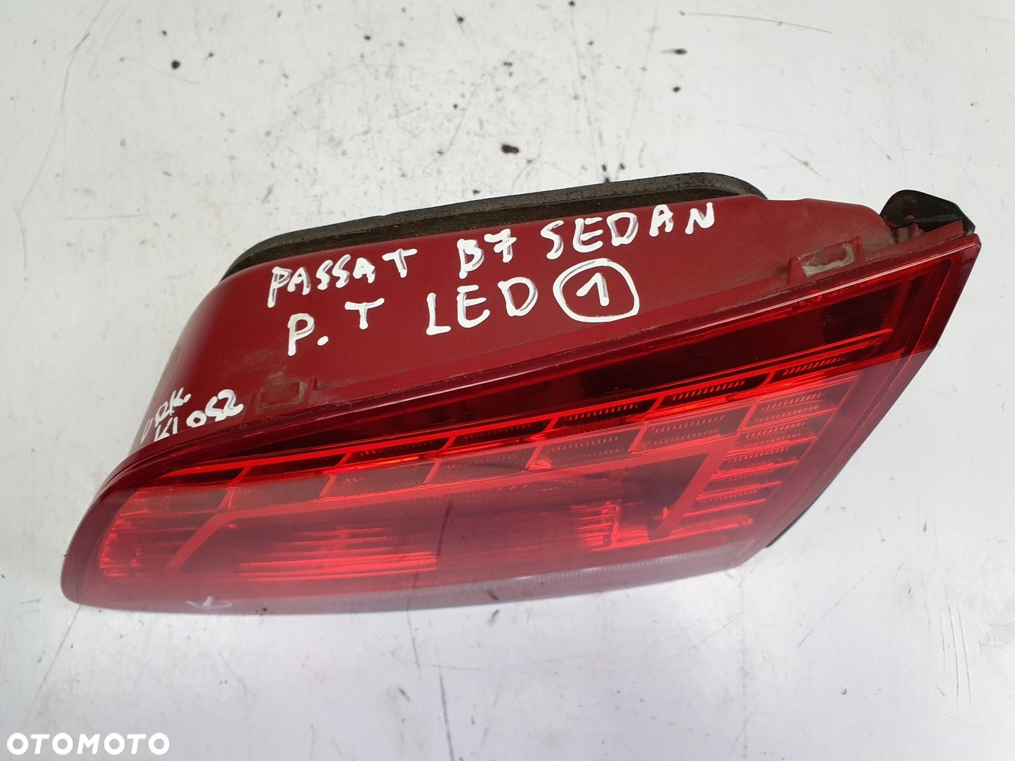 VW Passat B7 sedan 10-14 TYLNA LAMPA PRAWA W KLAPE prawy tył pasażera LED - 4