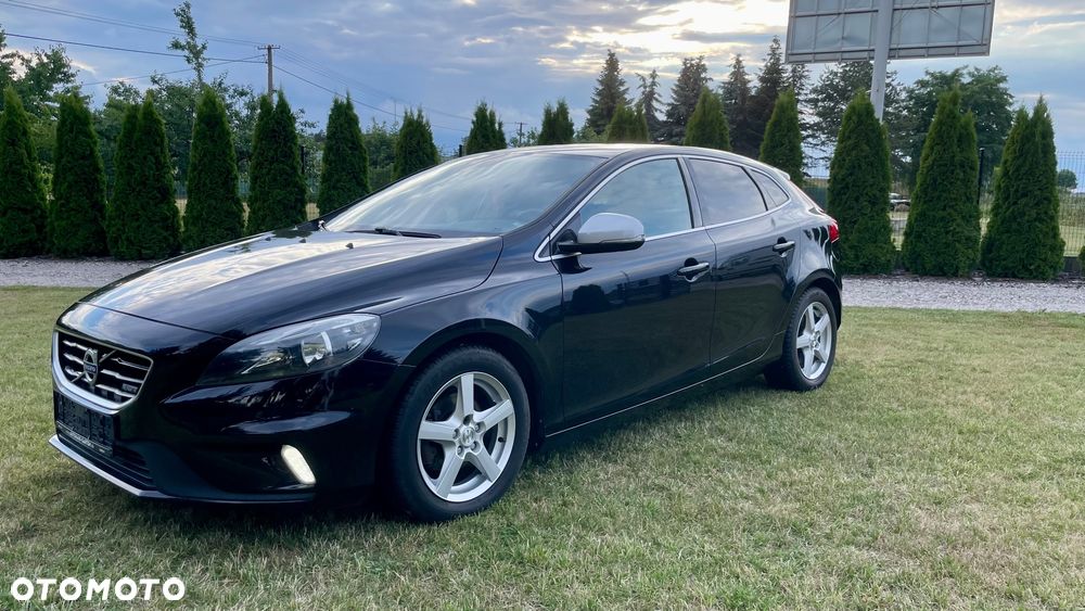 Volvo V40 D2 R-Design - 3