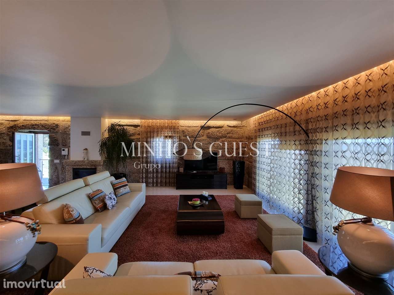 Moradia V4 de Luxo (650m2) Implantada em Terreno de 12500m2 - Souto, G - Grande imagem: 5/49