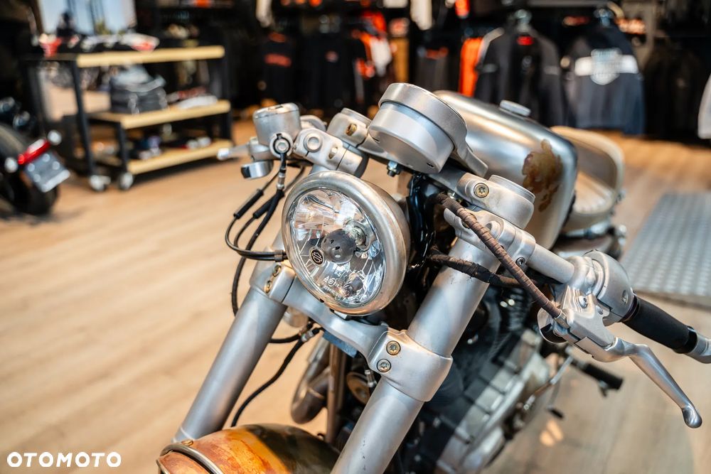 Harley-Davidson Sportster Roadster 1200R - 6