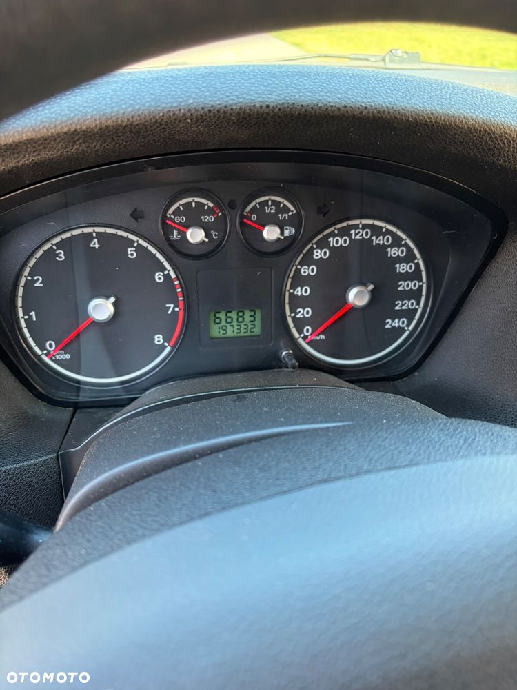 Ford Focus 1.6 16V Style - 11