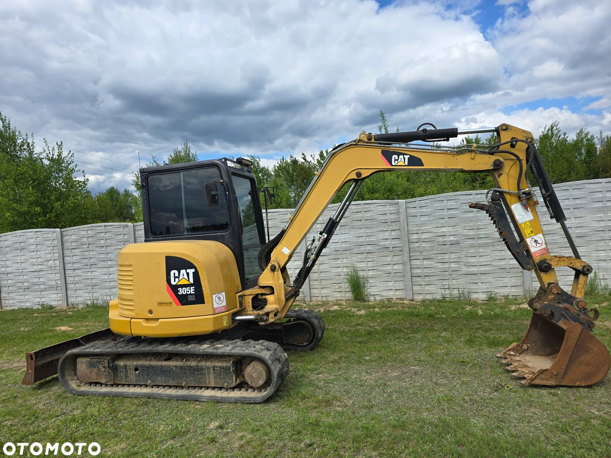 Caterpillar - 8