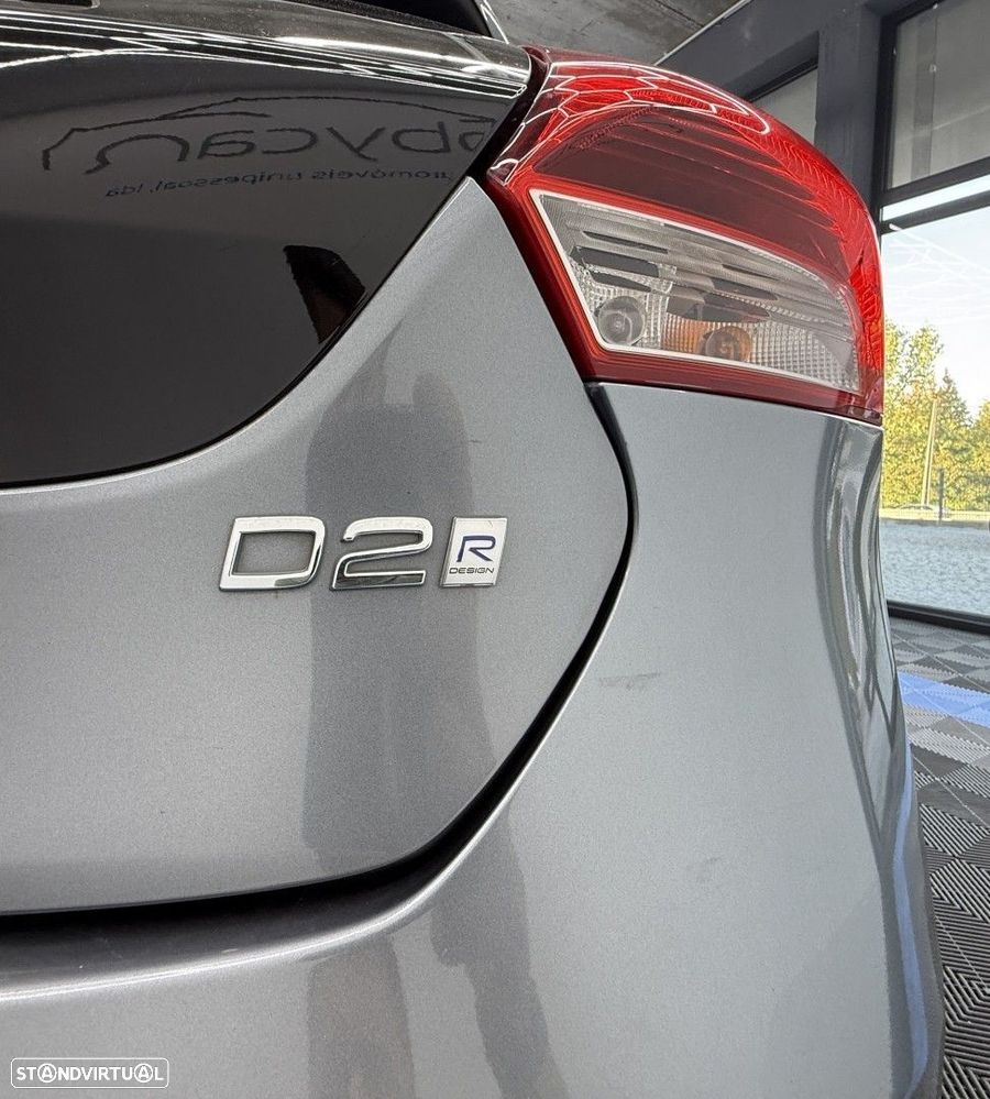 Volvo V40 2.0 D2 R-Design Momentum Geartronic - 32