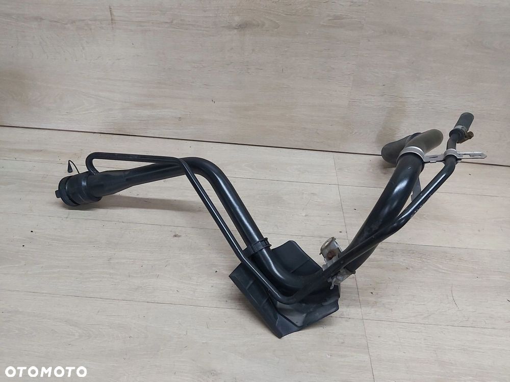 Toyota Avensis T27 Lift T29 09-18r Wlew paliwa rura wlewu D4D - 4