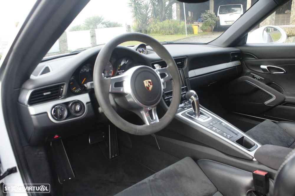 Porsche 911 Série F - 20