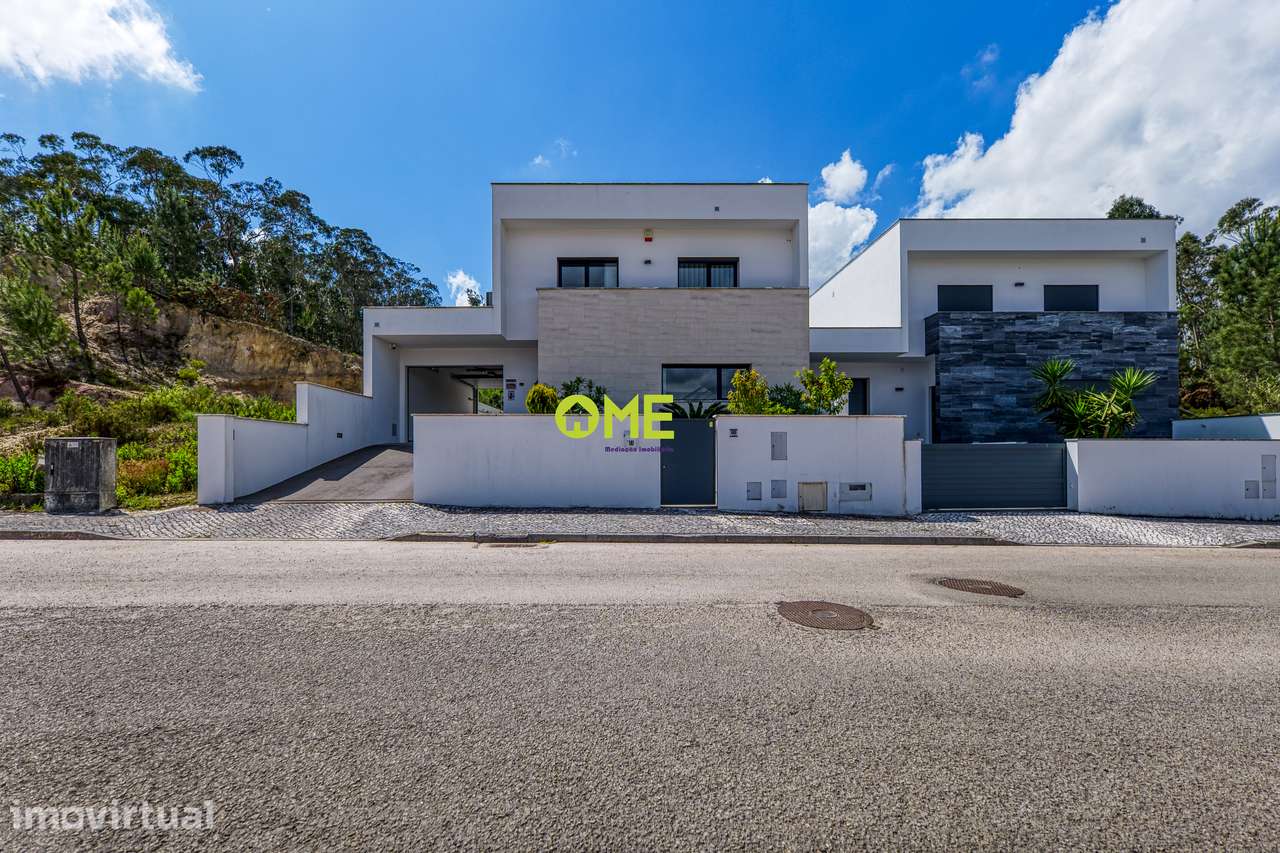**Moradia T3 em Ourém - Luxo e Modernidade** - Grande imagem: 2/35