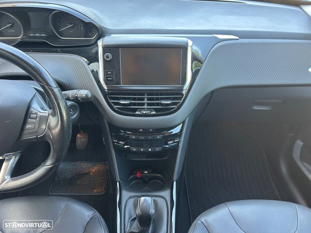 Peugeot 2008 1.2 PureTech Allure - 11
