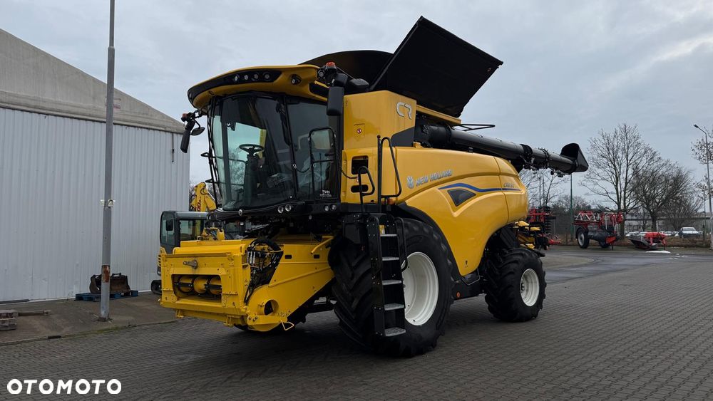 New Holland CR8.90