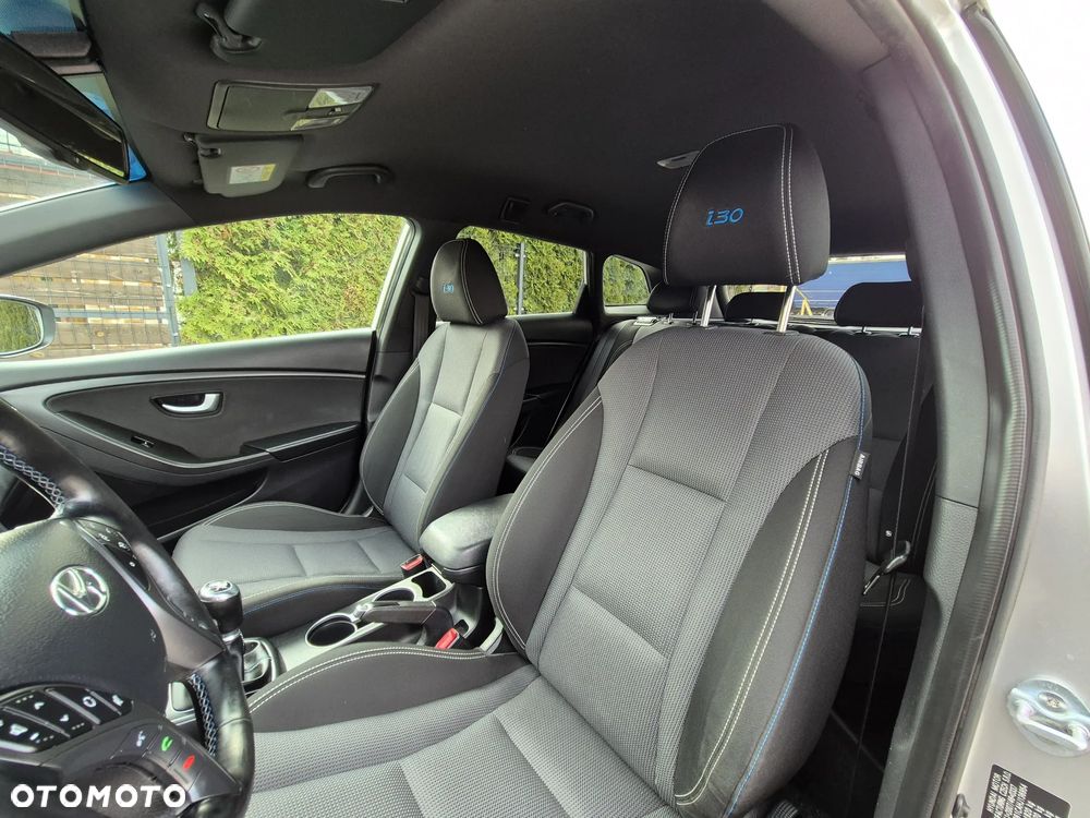 Hyundai i30 blue Kombi 1.6 GDi Passion - 26