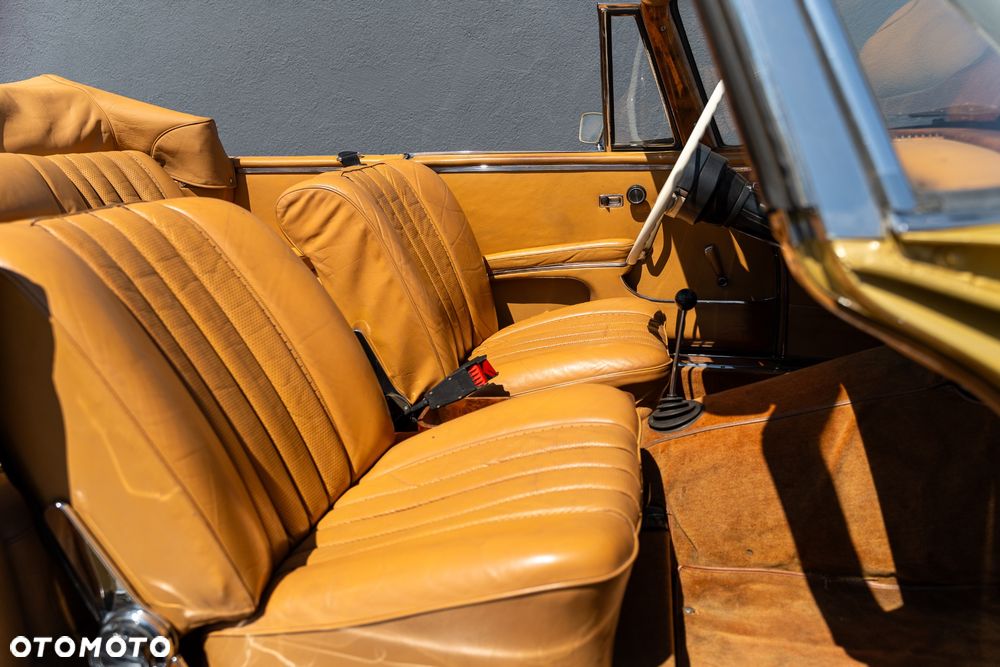 Mercedes-Benz 280 - 21