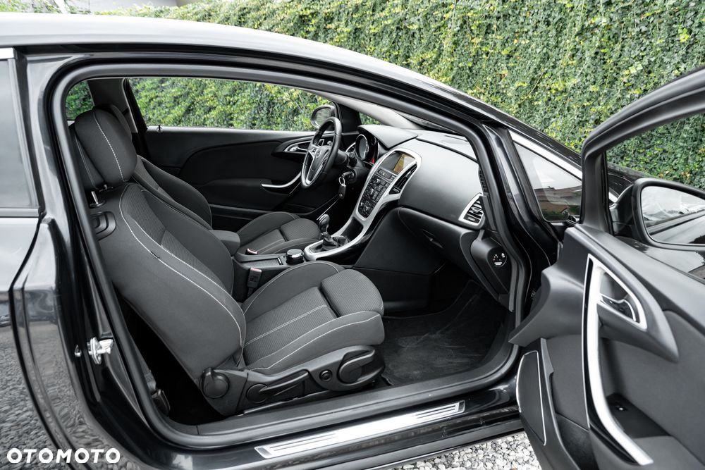 Opel Astra IV GTC 1.6 T Sport - 29