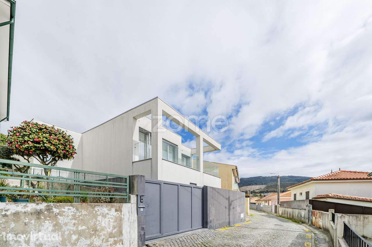 Moradia Individual T3 com Escritório, Semi-Nova, em Nogueira, Braga - Grande imagem: 3/57