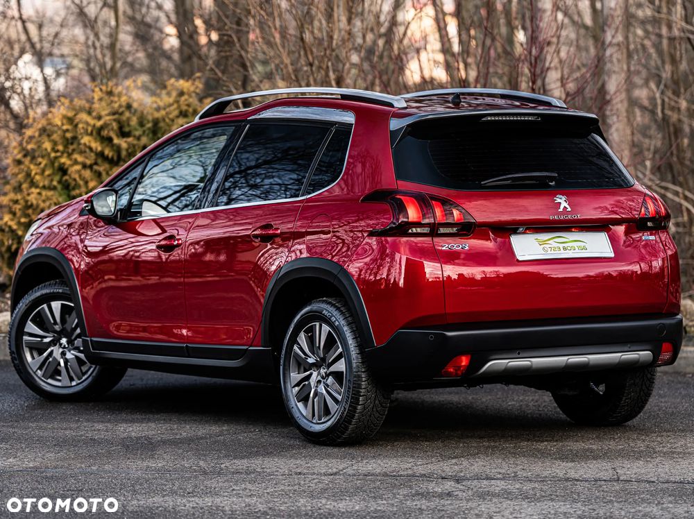 Peugeot 2008 1.2 Pure Tech Allure S&S - 16