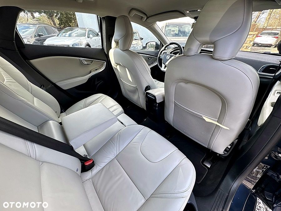 Volvo V40 D2 Summum - 26