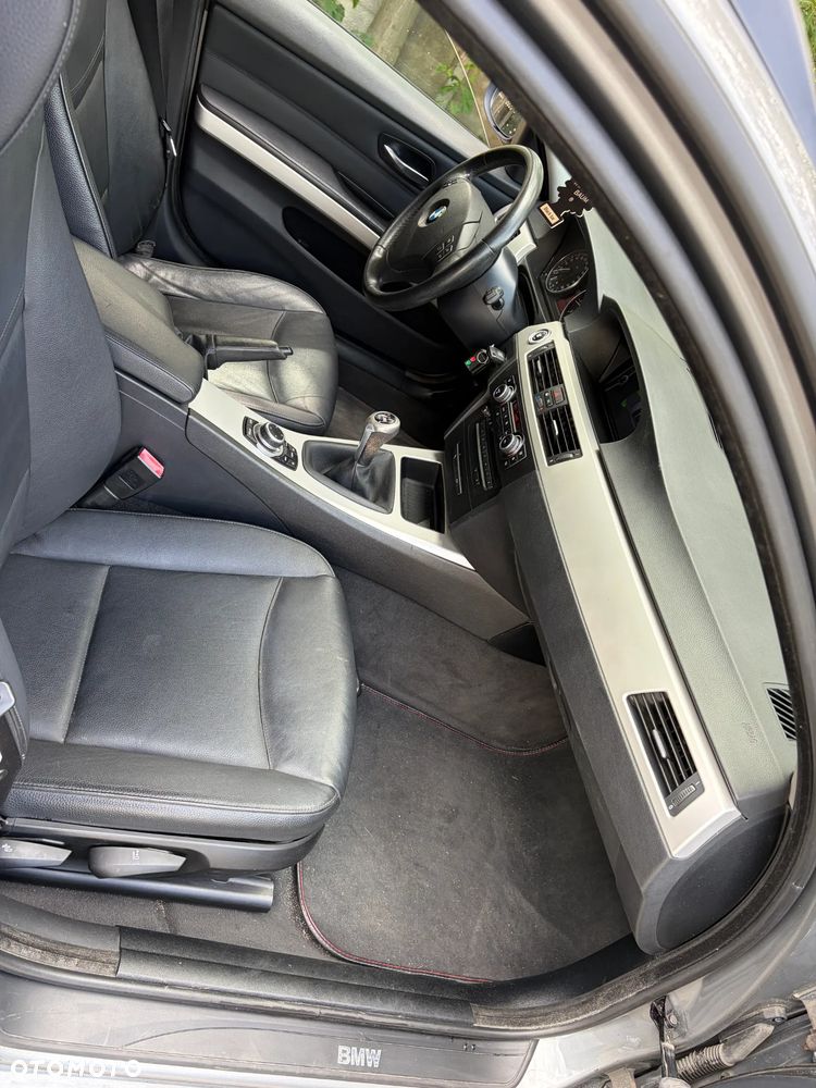 BMW Seria 3 318i - 9