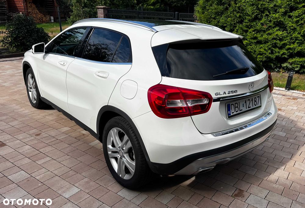 Mercedes-Benz GLA - 4
