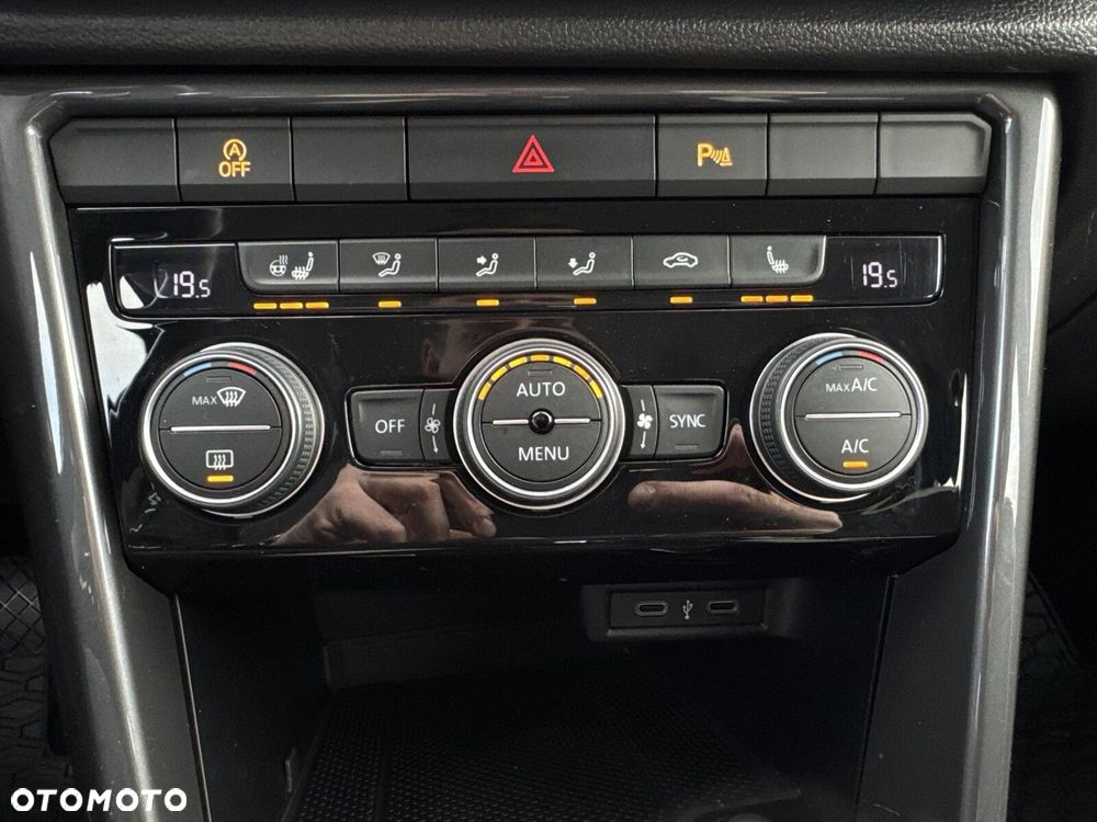 Volkswagen T-Roc - 23