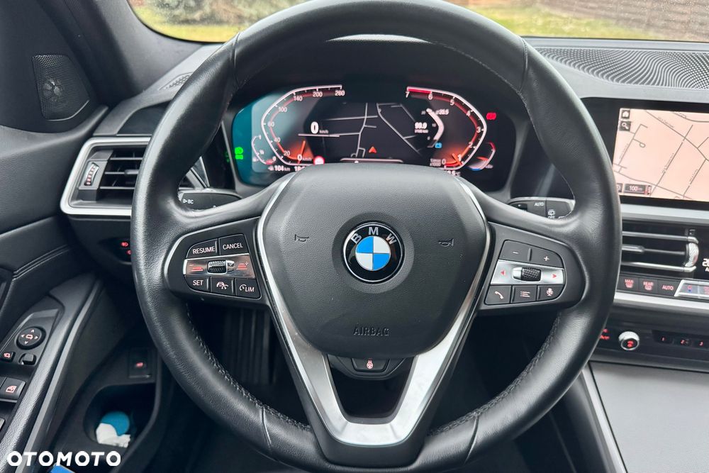 BMW Seria 3 330i Sport Line - 20