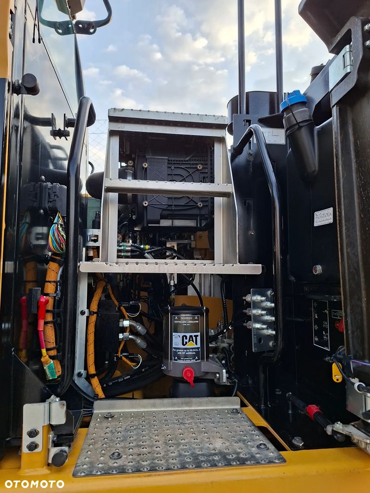 Caterpillar CAT M 318 F - 24