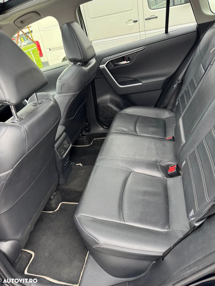 Toyota RAV4 - 6