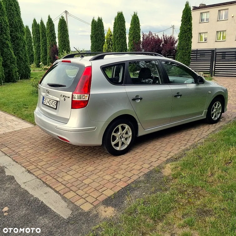 Hyundai i30 1.4 Base + - 13