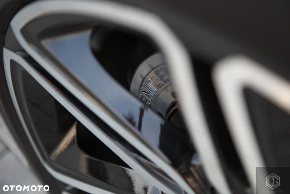 Bentley Flying Spur W12 - 35