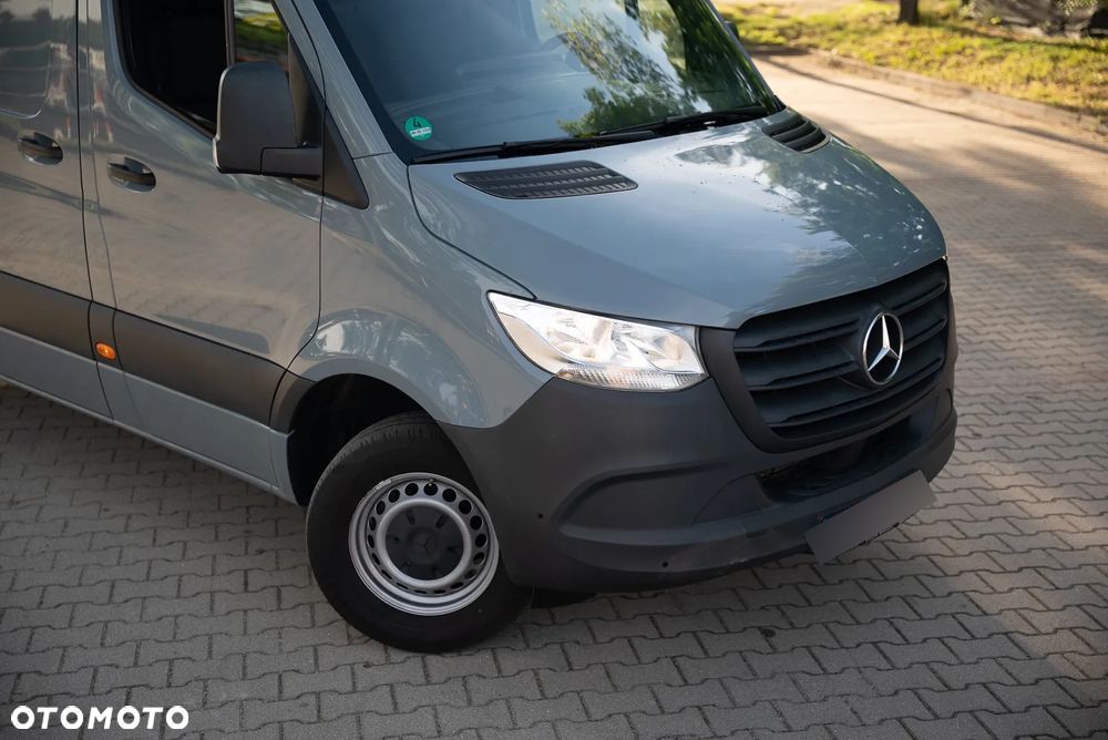 Mercedes-Benz Sprinter - 2