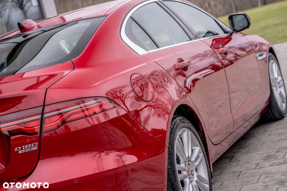 Jaguar XE 2.0 D180 HSE - 26