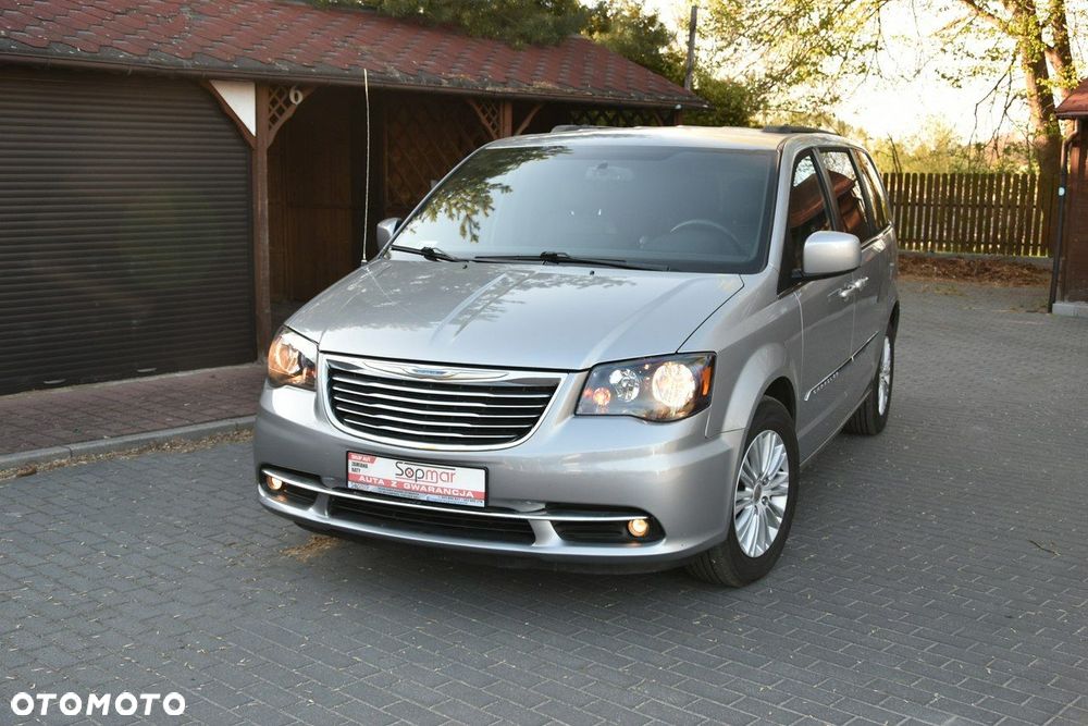 Chrysler Town & Country - 19