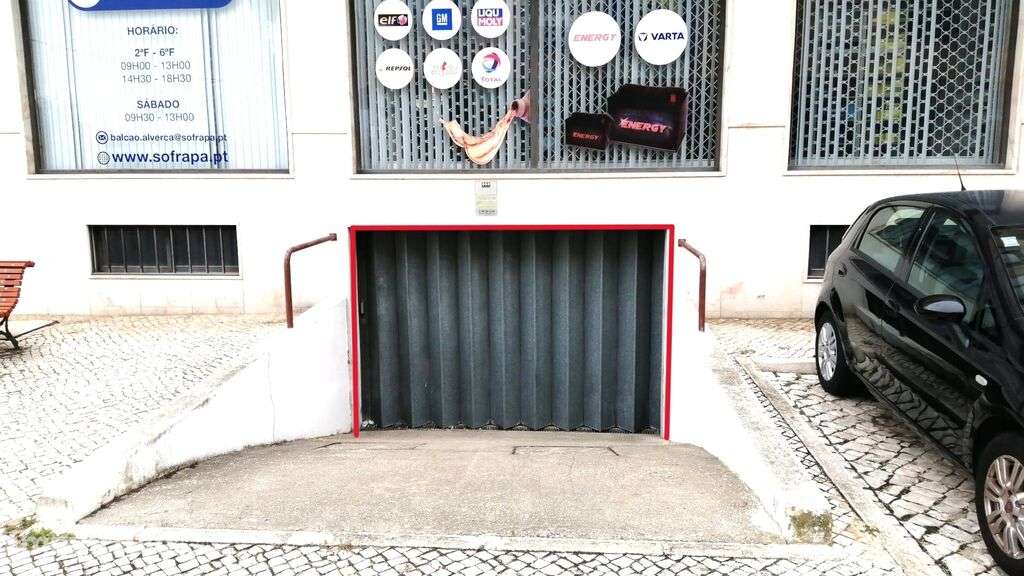 Loja com 2 Pisos de 500m2 no Sobralinho, Alverca - Grande imagem: 4/12