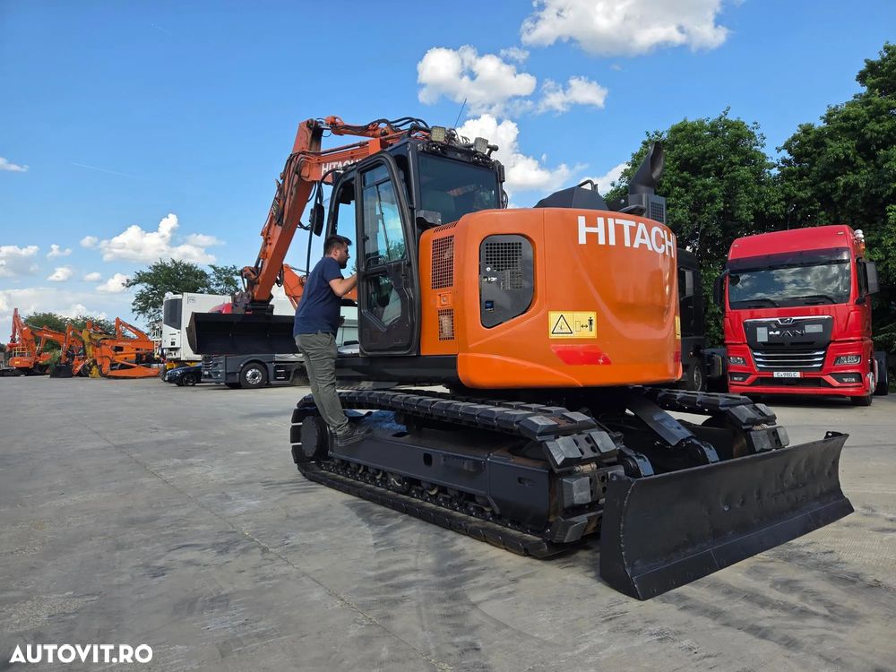 Hitachi ZX135US-6, 16t,2019, 3.736h, ROTIRE IN GABARIT, LAMA, 2 inst hidr pe brate, PADURI NOI, consum mediu 9,5l/h, Gresare automata, CUPLA RAPIDA +CUPE EXCARE+Cupa taluz, latime 2,5m, Camere spate si laterale, posibil leasing 3 ani, PROMOTIE 86.900 EUR+Tva - 4