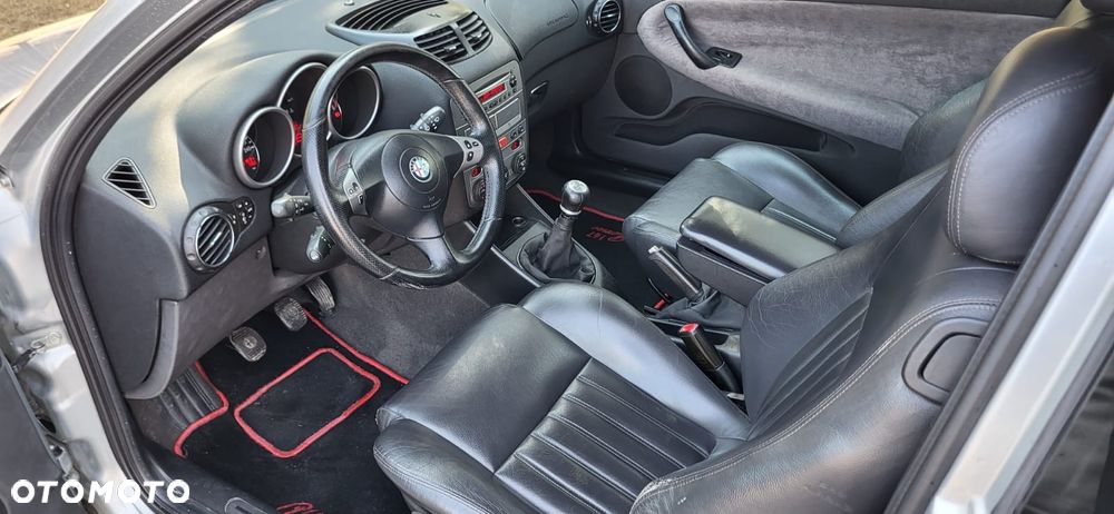 Alfa Romeo 147 1.9 JTD 16V Distinctive - 4