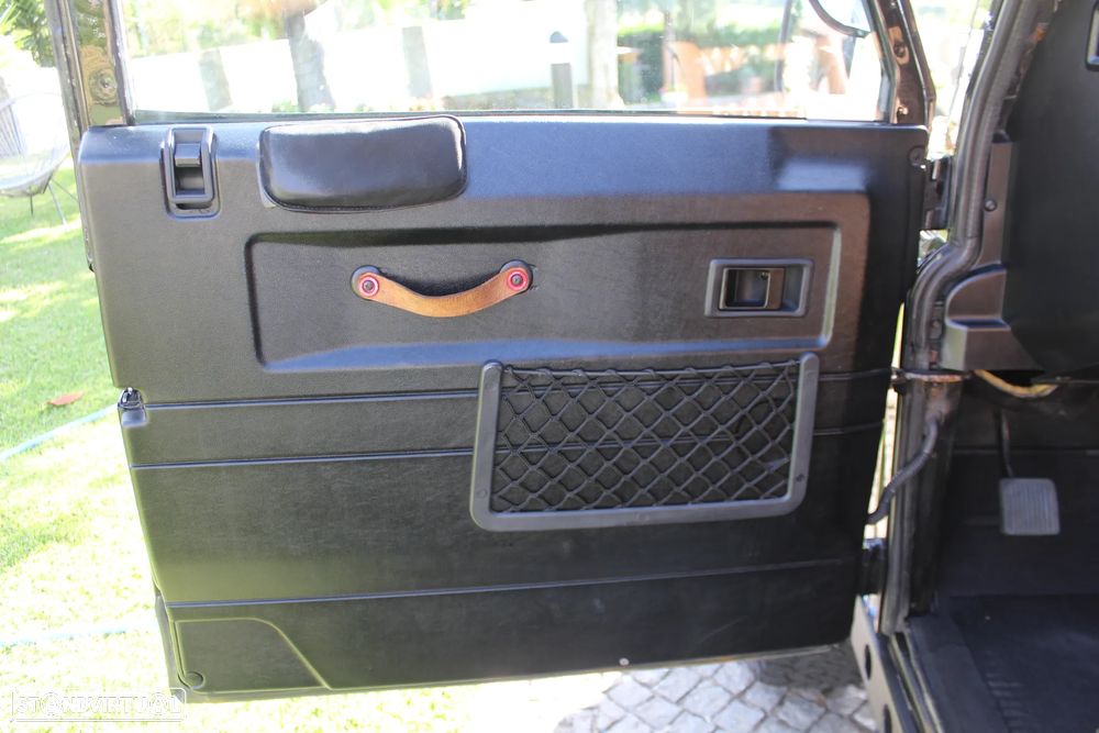 Land Rover Defender 110 Black Pearl Limited Edition - 20